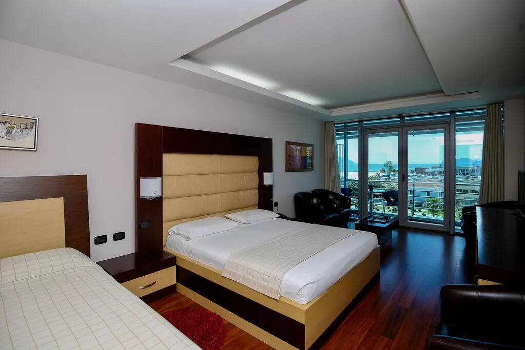 Vlora International 13 - Junior Suite 2.jpg